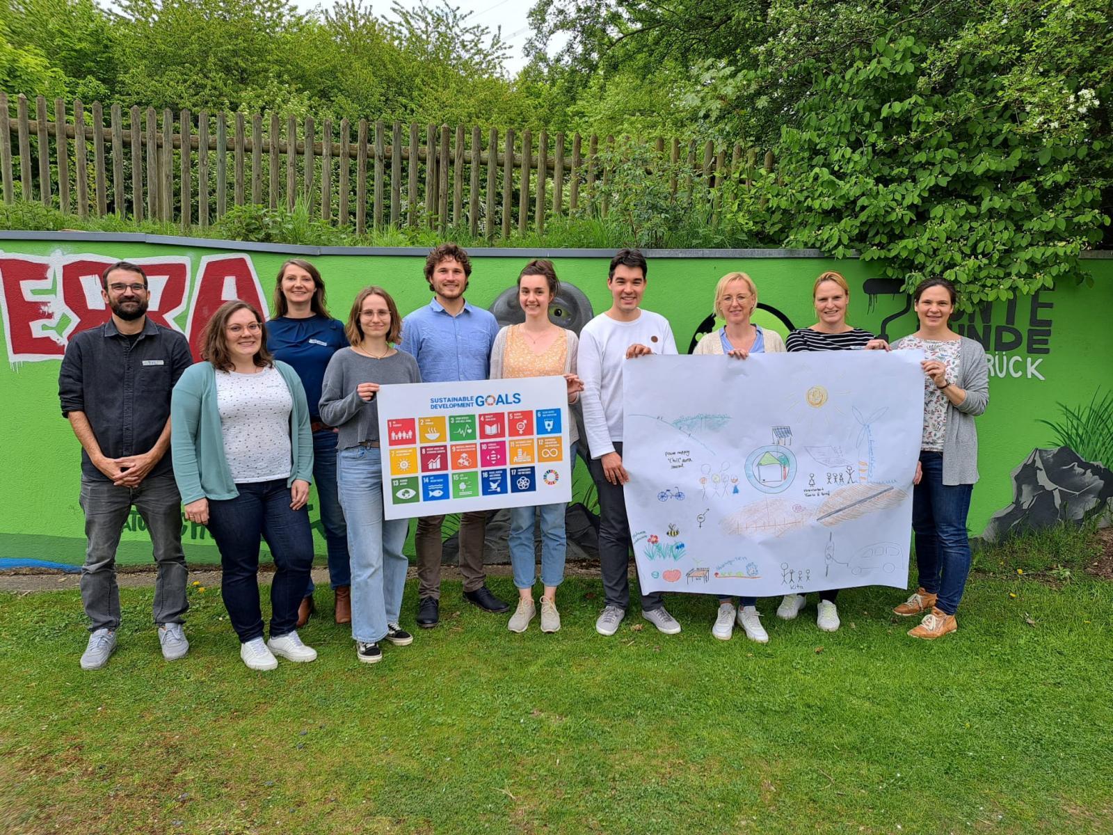 Die Teams von TERRA.vita und der Bildungsregion Osnabrück mit Prozessbegleiter Til Farke beim internen BNE-Auftaktworkshop.