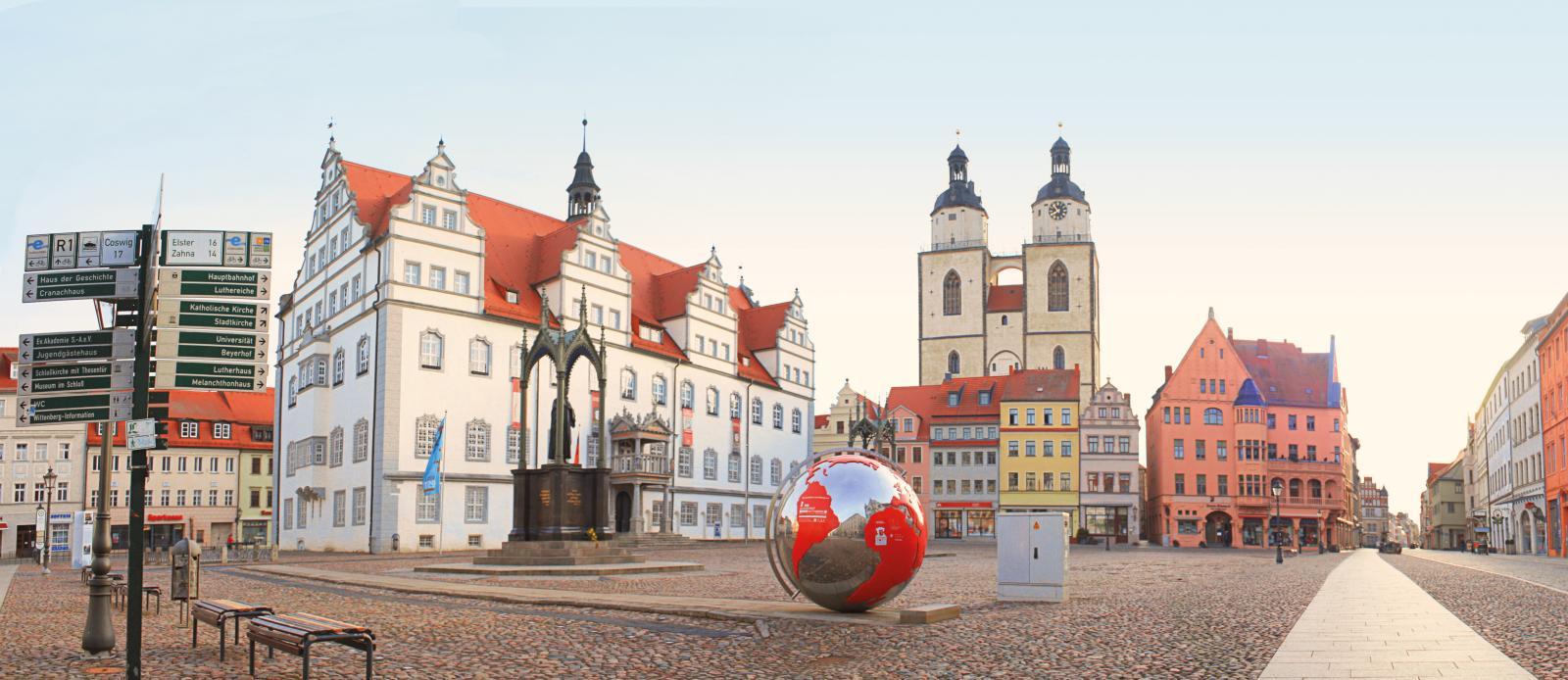 Der Marktplatz von Wittenberg mit Renaissancerathaus. 