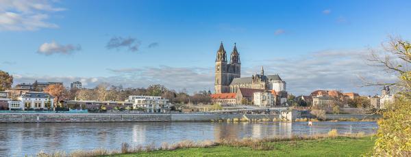 Magedeburg: Blick über die Elbe auf den Dom